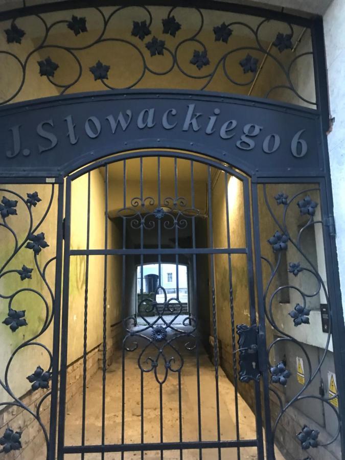 Noclegi Na Slowackiego 6 Wałbrzych Exterior foto